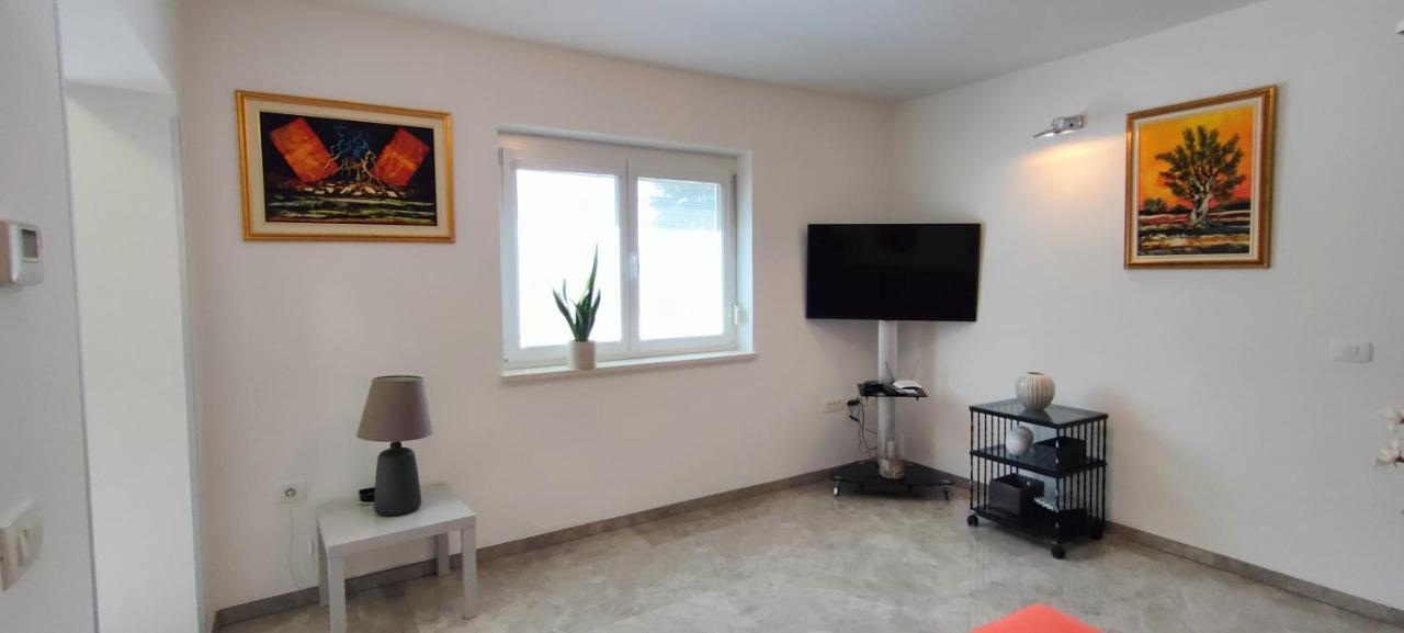 Classy Apartment With Garden View Laura Portorož Eksteriør billede